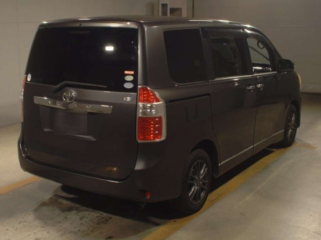 TOYOTA NOAH 2009