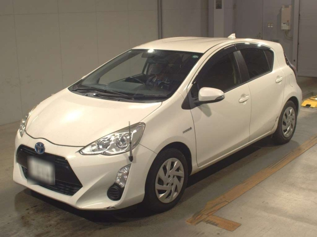 TOYOTA AQUA 2015