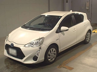 TOYOTA AQUA 2015