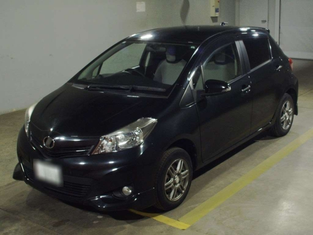 TOYOTA VITZ 2014