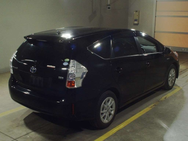 TOYOTA PRIUS ALPHA 2014