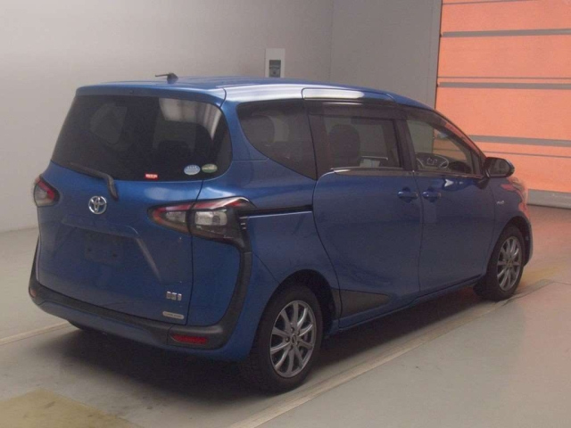 TOYOTA SIENTA 2016