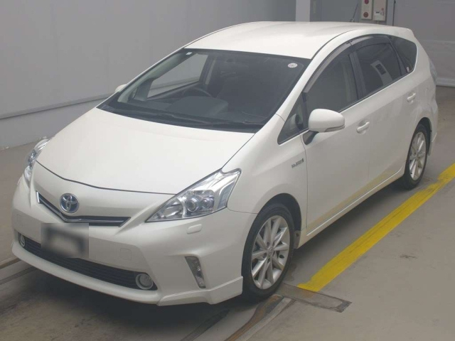 TOYOTA PRIUS ALPHA 2012