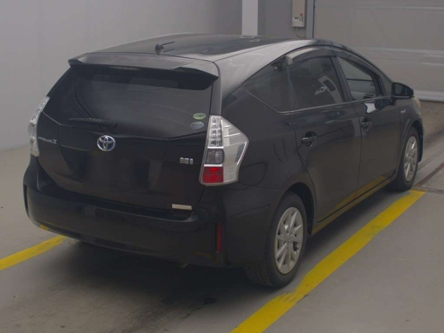 TOYOTA PRIUS ALPHA 2012