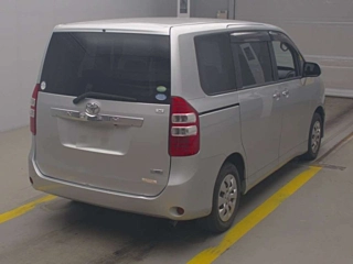TOYOTA NOAH 2012