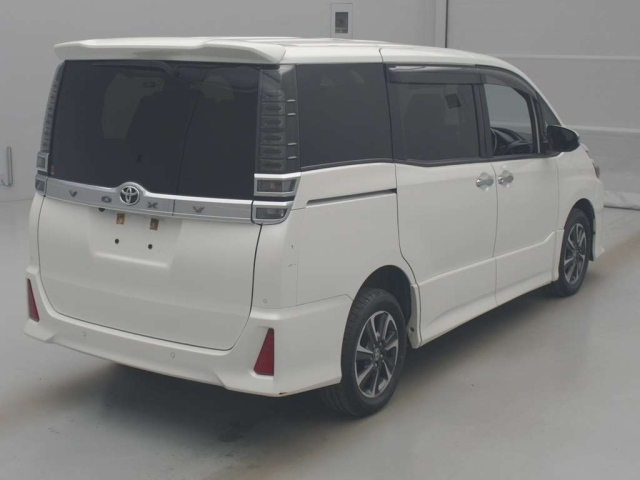TOYOTA VOXY 2021