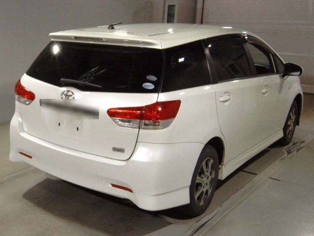 TOYOTA WISH 2011