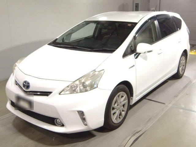 TOYOTA PRIUS ALPHA 2012