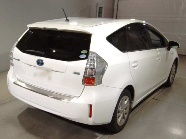 TOYOTA PRIUS ALPHA 2012