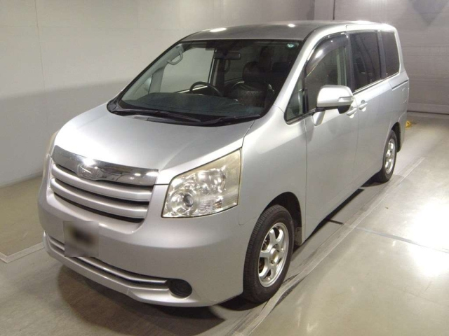 TOYOTA NOAH 2008