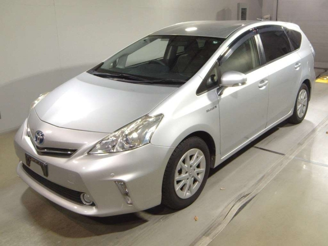 TOYOTA PRIUS ALPHA 2014