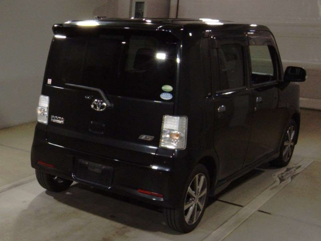 TOYOTA PIXIS SPACE 2015