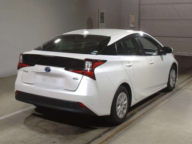 TOYOTA PRIUS 2021