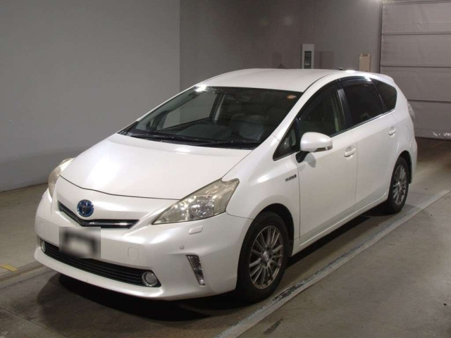 TOYOTA PRIUS ALPHA 2013