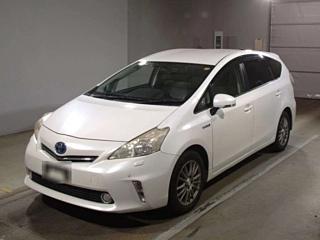 TOYOTA PRIUS ALPHA 2013