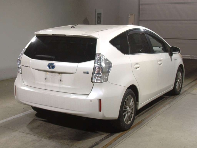 TOYOTA PRIUS ALPHA 2013