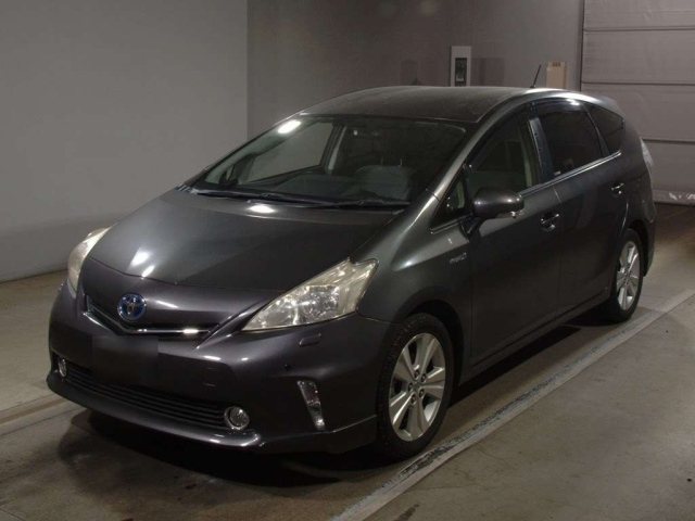 TOYOTA PRIUS ALPHA 2013