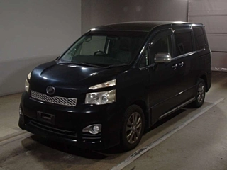 TOYOTA VOXY 2011