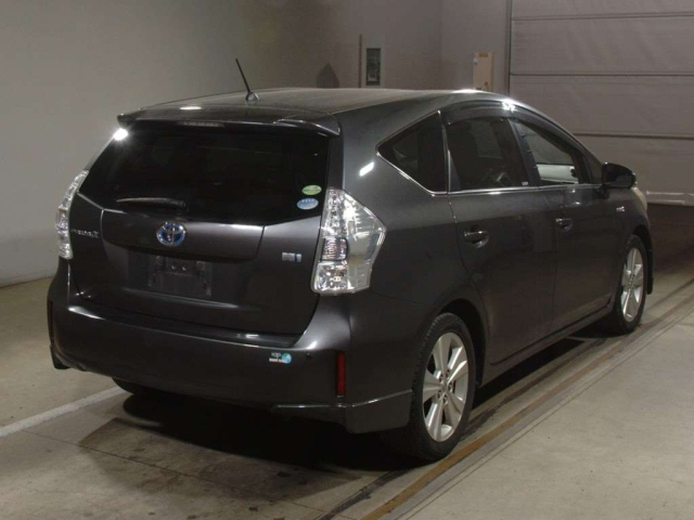 TOYOTA PRIUS ALPHA 2013