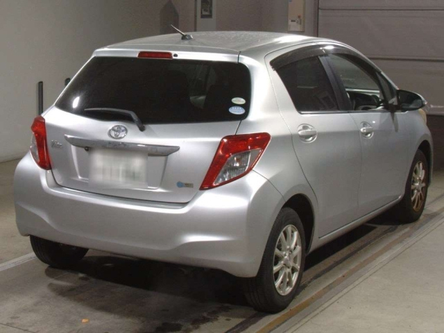 TOYOTA VITZ 2011
