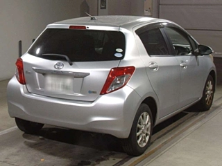 TOYOTA VITZ 2011