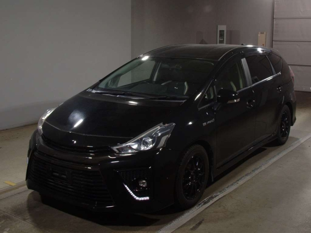 TOYOTA PRIUS ALPHA 2016