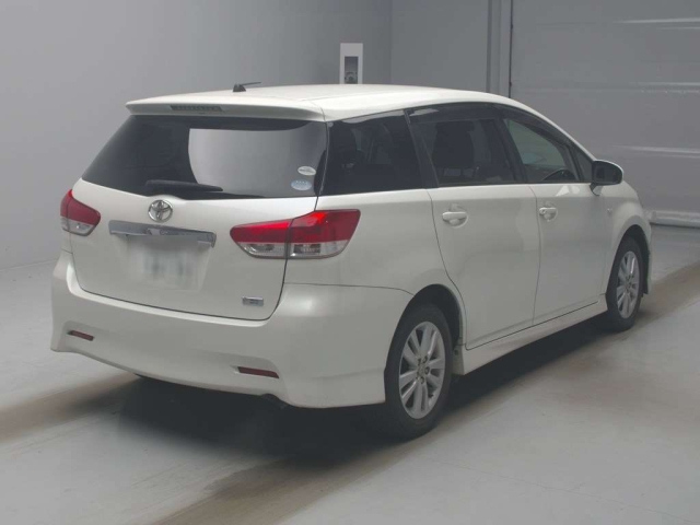 TOYOTA WISH 2011