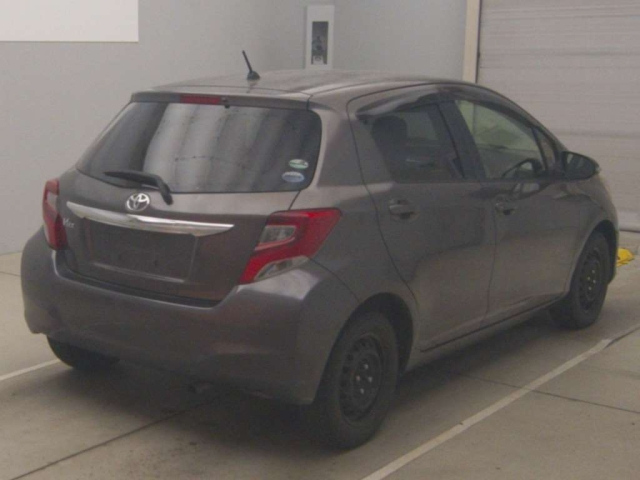TOYOTA VITZ 2015