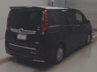 TOYOTA NOAH 2014