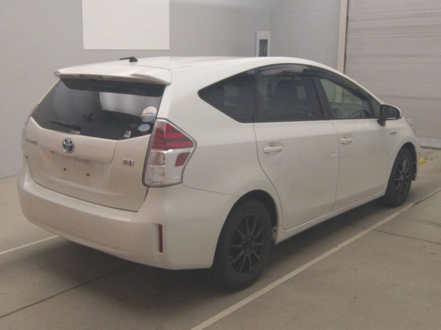 TOYOTA PRIUS ALPHA 2015