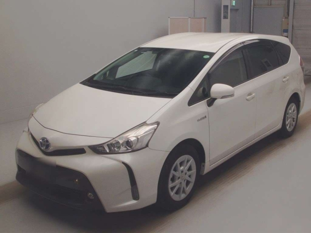 TOYOTA PRIUS ALPHA 2015