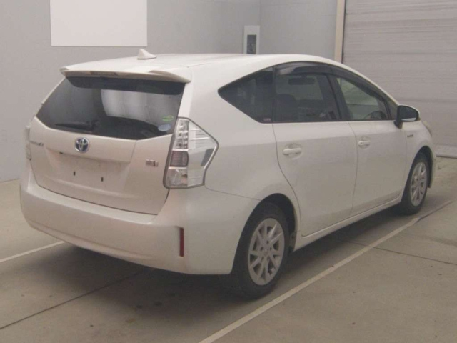 TOYOTA PRIUS ALPHA 2012