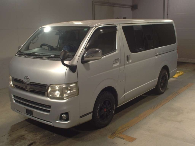TOYOTA HIACE VAN 2010