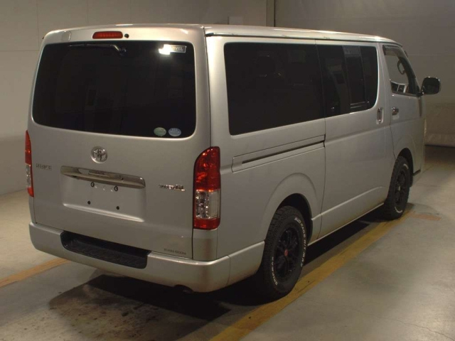 TOYOTA HIACE VAN 2010