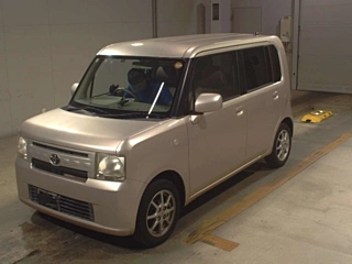 TOYOTA PIXIS SPACE 2012
