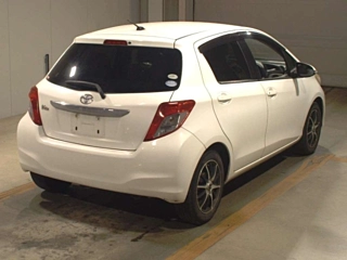 TOYOTA VITZ 2011