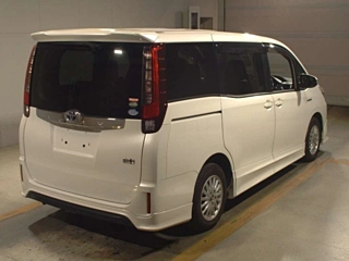 TOYOTA NOAH 2014