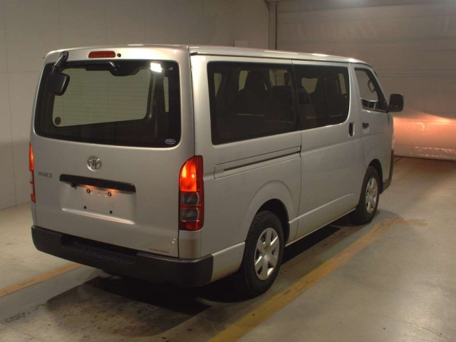 TOYOTA HIACE VAN 2021