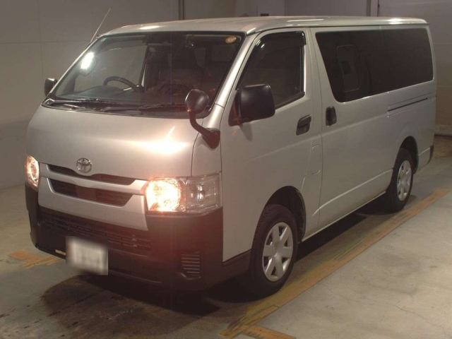 TOYOTA HIACE VAN 2021