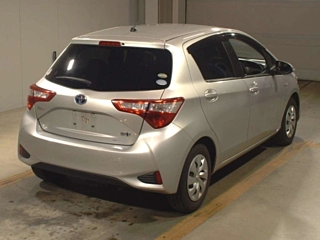 TOYOTA VITZ 2018