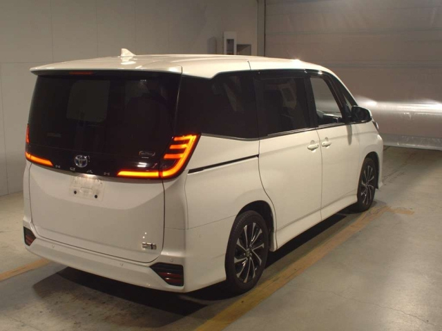 TOYOTA NOAH 2022