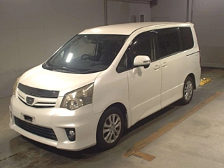 TOYOTA NOAH 2010