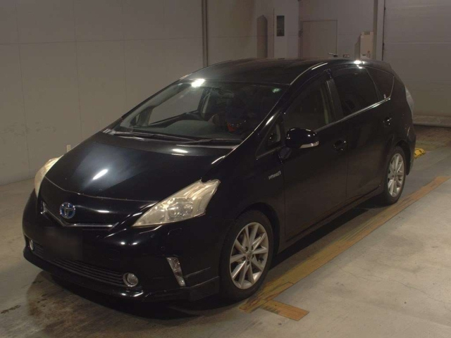 TOYOTA PRIUS ALPHA 2013