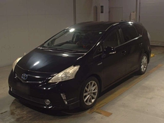 TOYOTA PRIUS ALPHA 2013