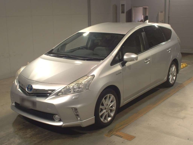 TOYOTA PRIUS ALPHA 2013