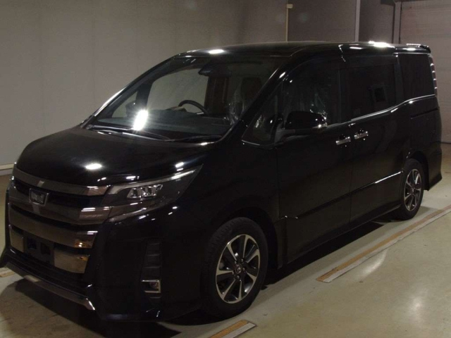 TOYOTA NOAH 2018