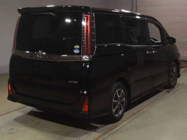 TOYOTA NOAH 2018