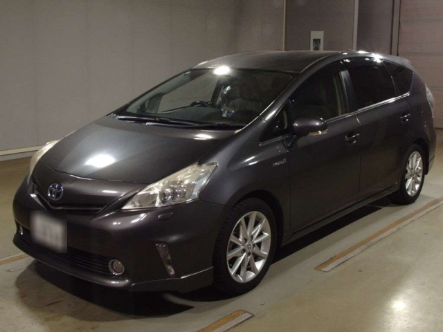 TOYOTA PRIUS ALPHA 2012