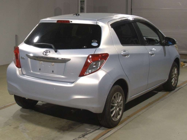 TOYOTA VITZ 2012