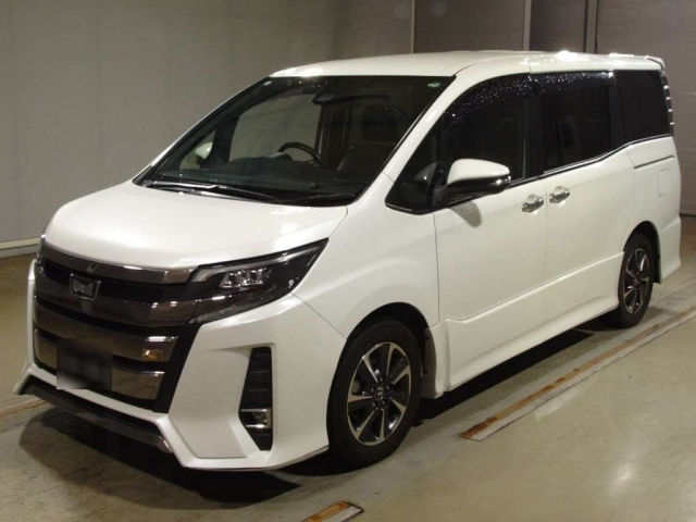 TOYOTA NOAH 2018